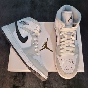 Size 8.5 Nike WMNS Air Jordan 1
